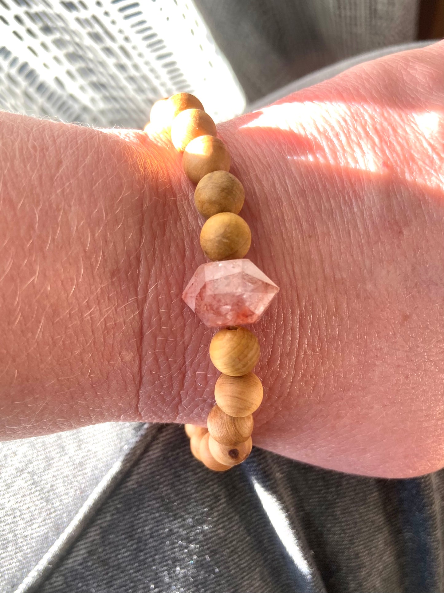 Lyra sandalwood bracelet with rose quartz