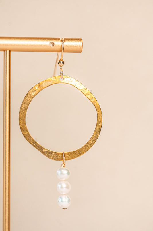 Earrings Freshwater Pearl Hammered Brass Circle