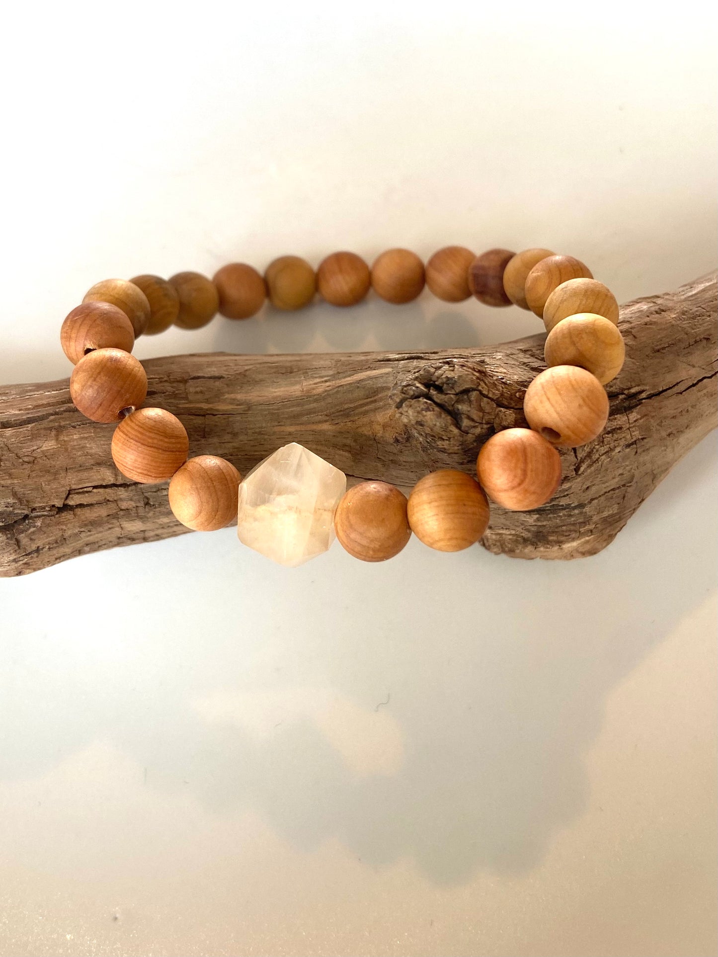 Lyra sandalwood bracelet with Citrine