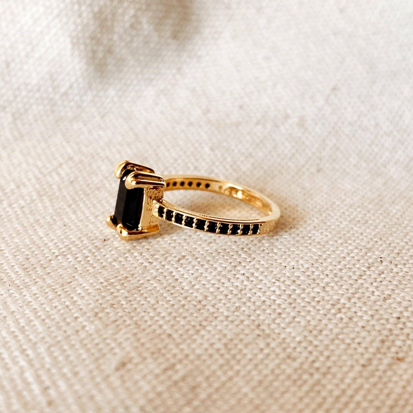 Delta Gold Black Solitaire Ring