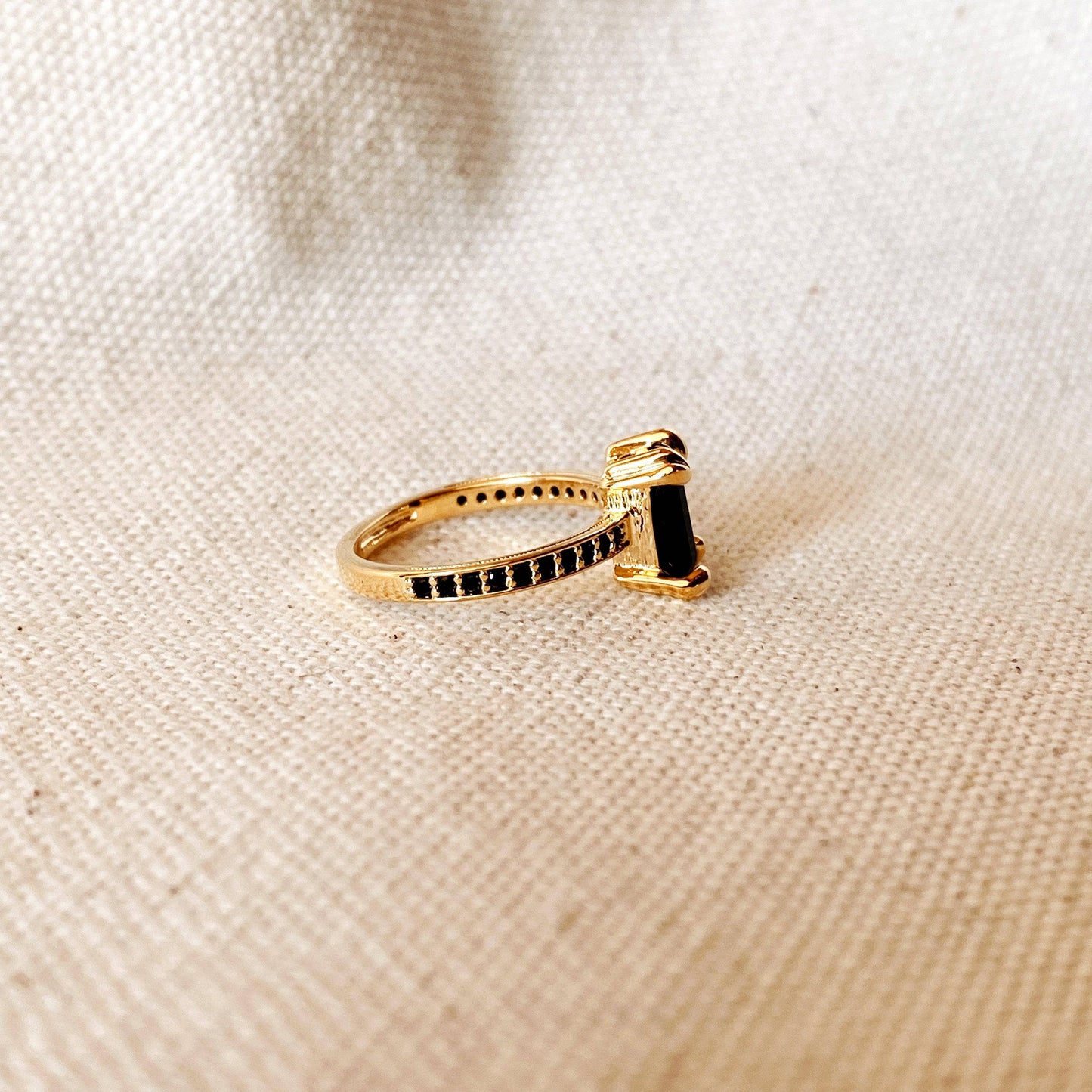 Delta Gold Black Solitaire Ring