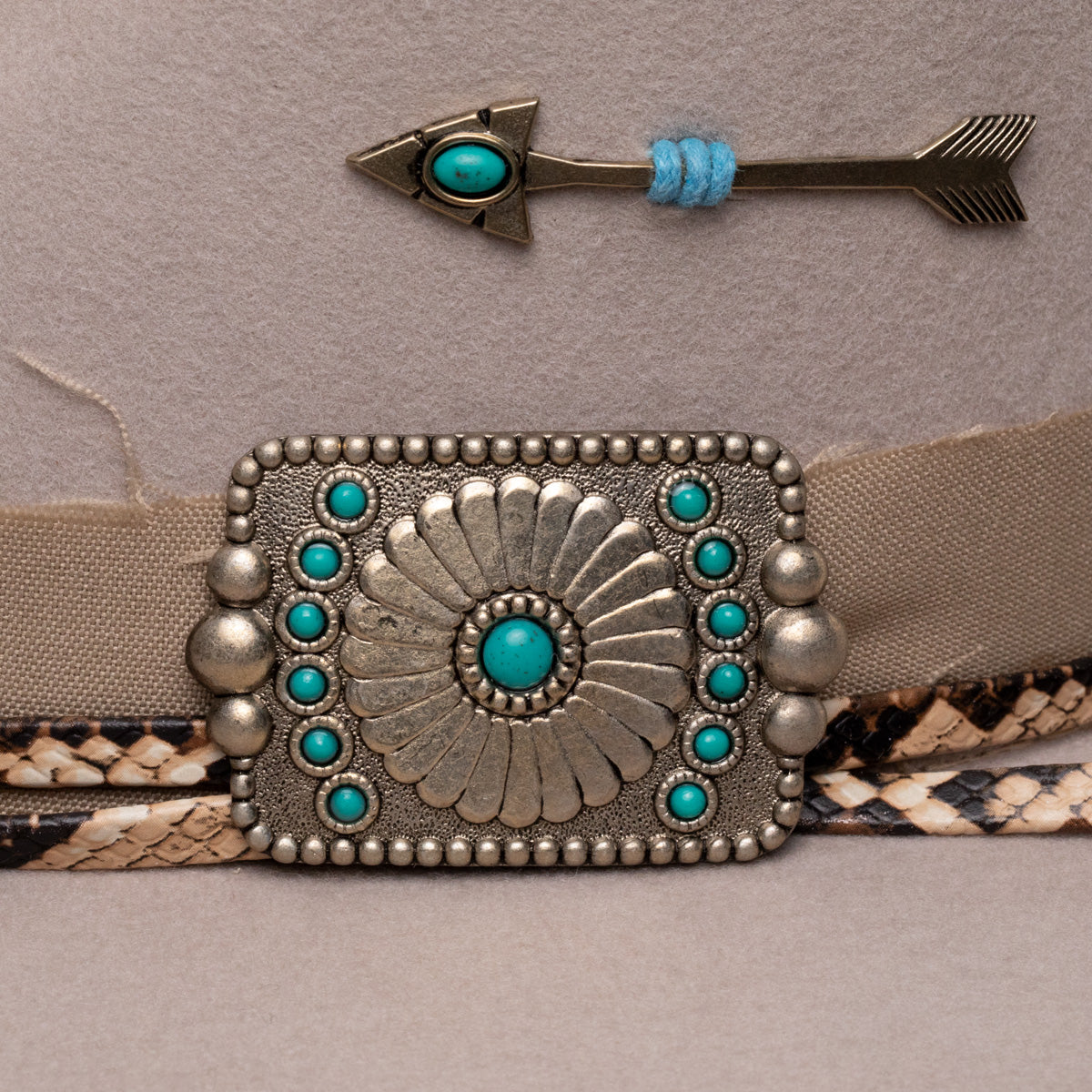 CHARLIE 1 HORSE Spear Point